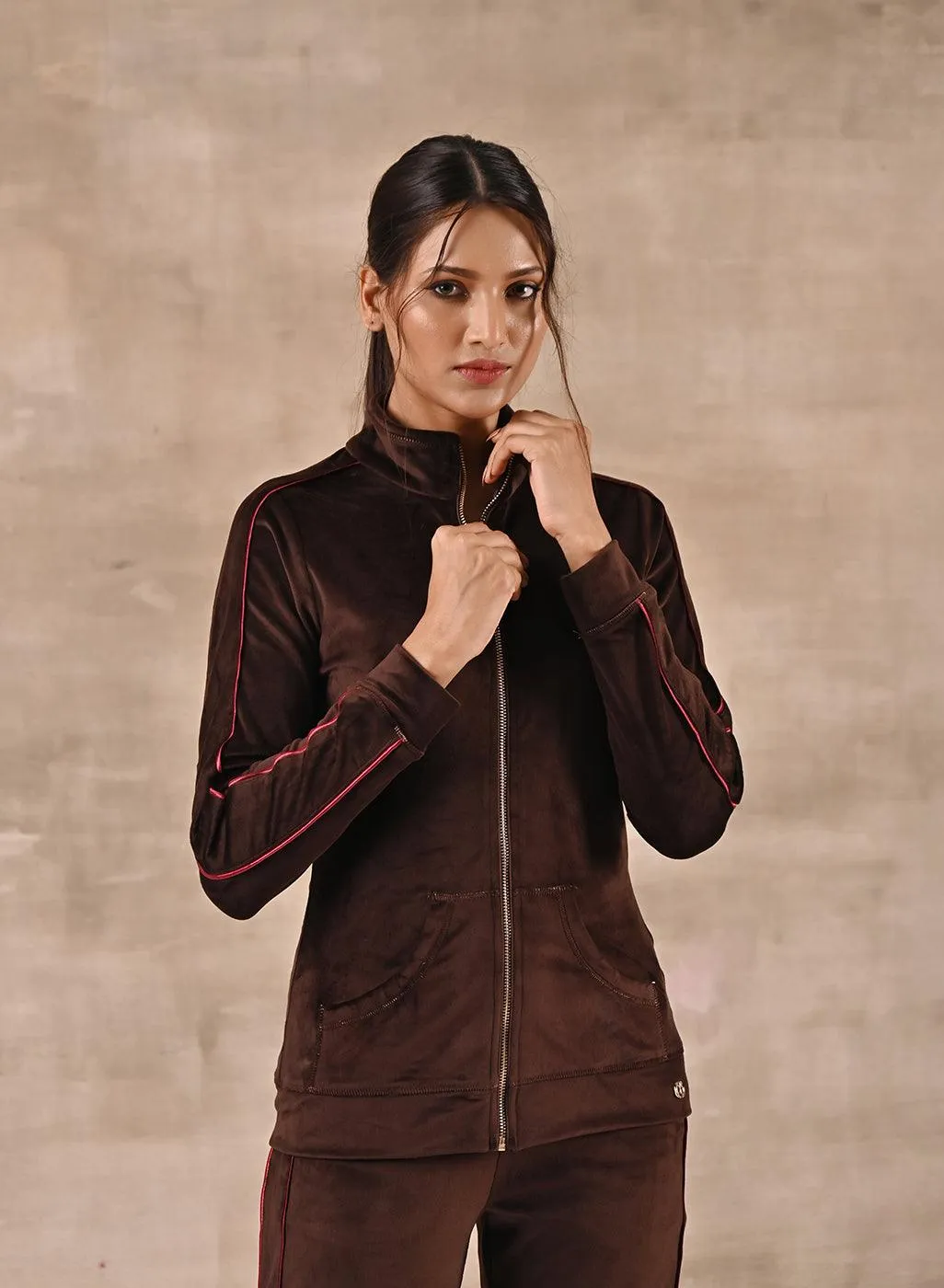 Brown Tracksuit with Classic Collar and Zip Closure