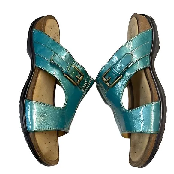 SOFTSPOTS Women's •Caileen• Slide Sandal - Green Patent 7W